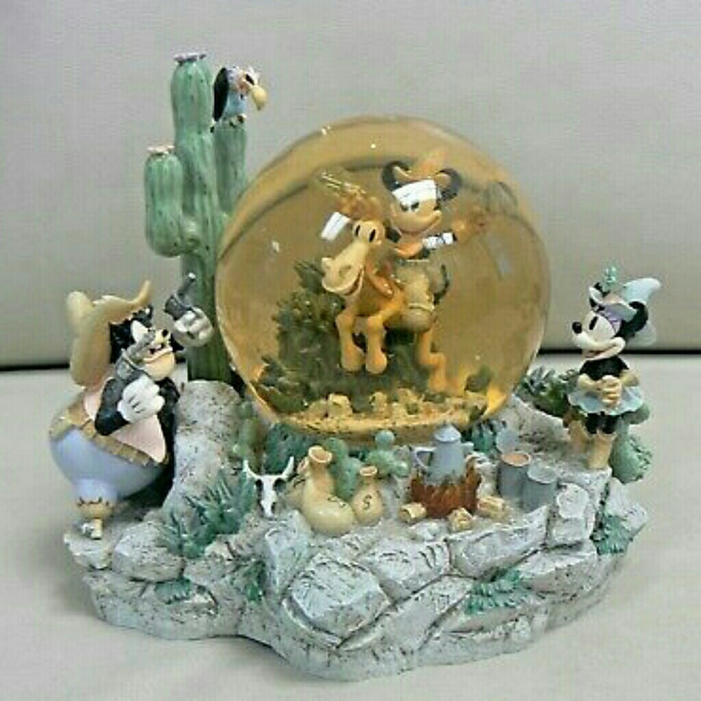 Mickey "home in the range" globe